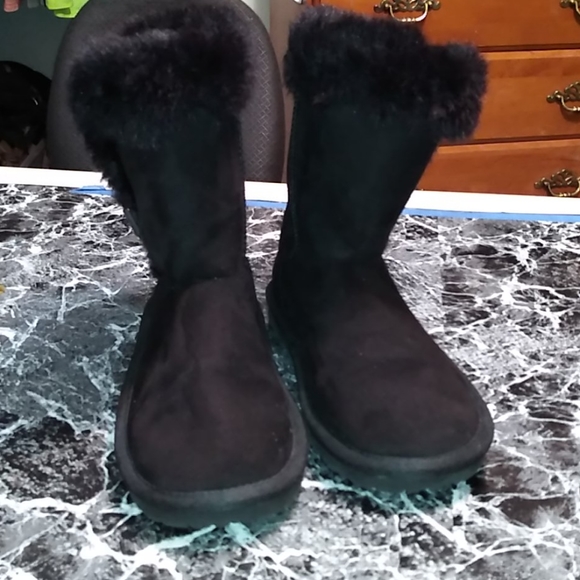 Faux fur lined boots - Picture 2 of 3